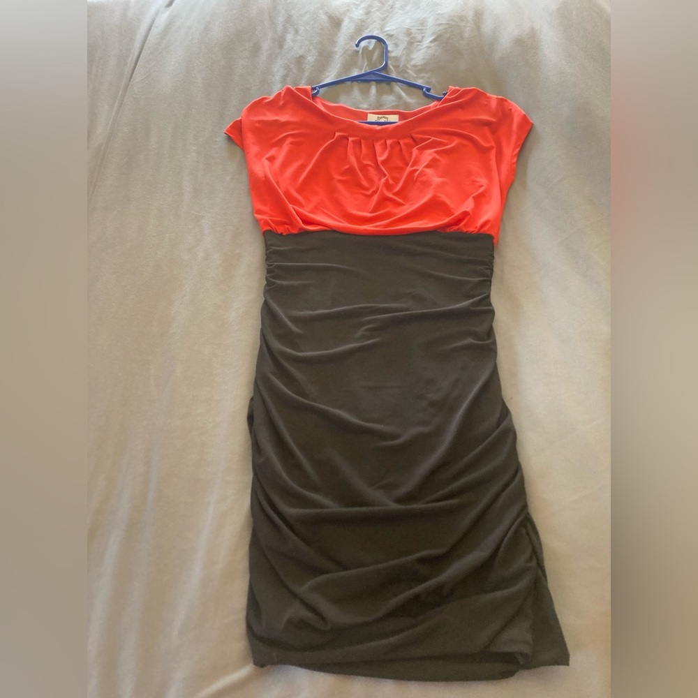 Bodycon dress in black and red